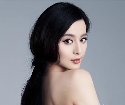 崔永元曝光“阴阳合同”，范冰冰工作室关闭，李晨那样做太无情