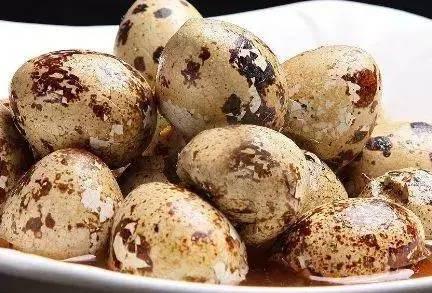 女人25岁后，常吃它们，等于吃“天然玻尿酸”，皮肤细腻光滑