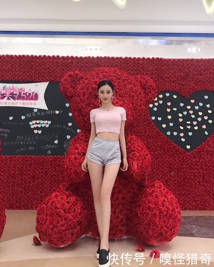 街拍:极品大长腿的小姐姐,包臀裙一分不长,一分也不短