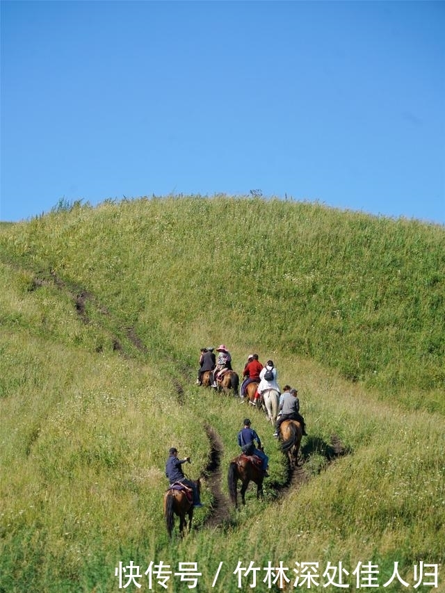 跟着哈萨克族牧民上山打草，体验哈萨克族生活，感受新疆秋季魅力