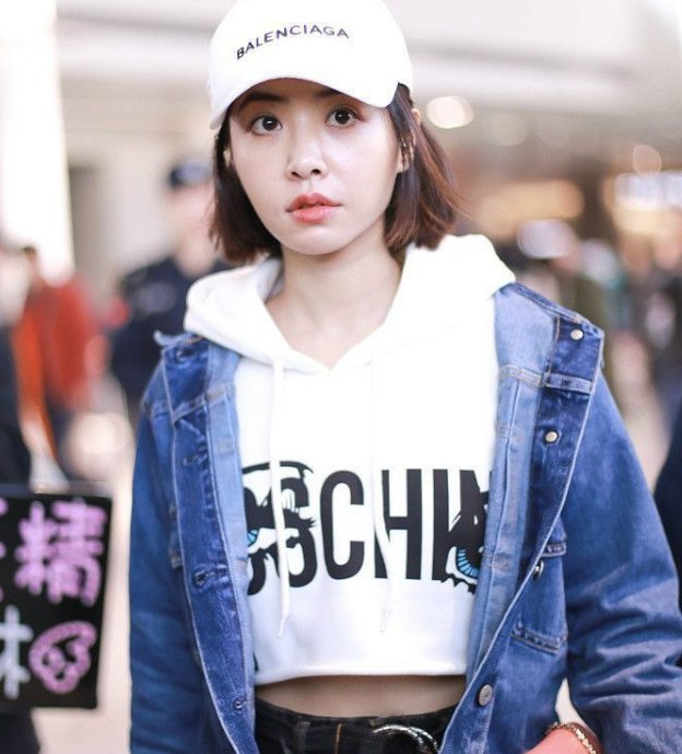 蔡依林30度高温下穿紧身皮裤，网友:为上头条也是拼了