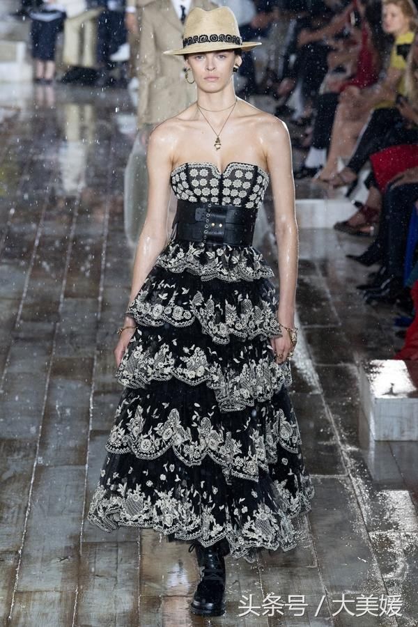 大美媛服饰迪奥2019早春度假系列时装秀