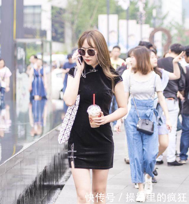 街拍举止优雅时尚的少女，秀出时尚秀出美丽！