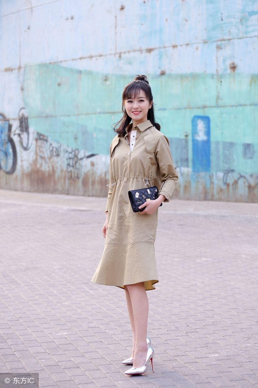 街拍北京美女，小姐姐就是有范儿