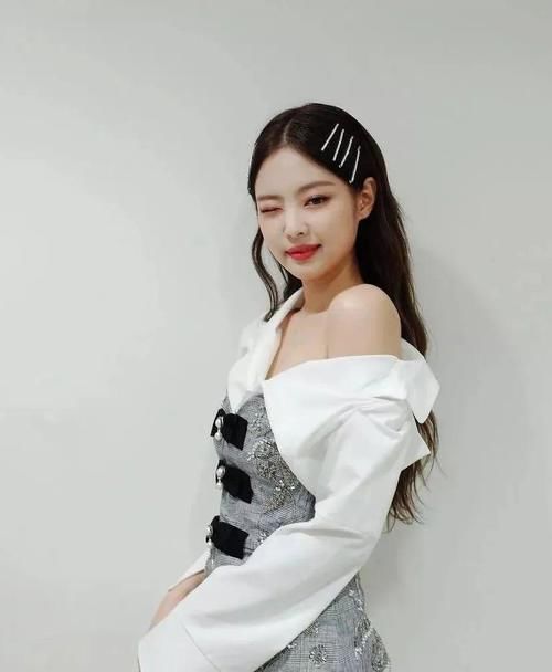  『时髦』这4款发型千万不要尝试，我怕美哭你！清爽时髦还超简单，自己动手就能get！