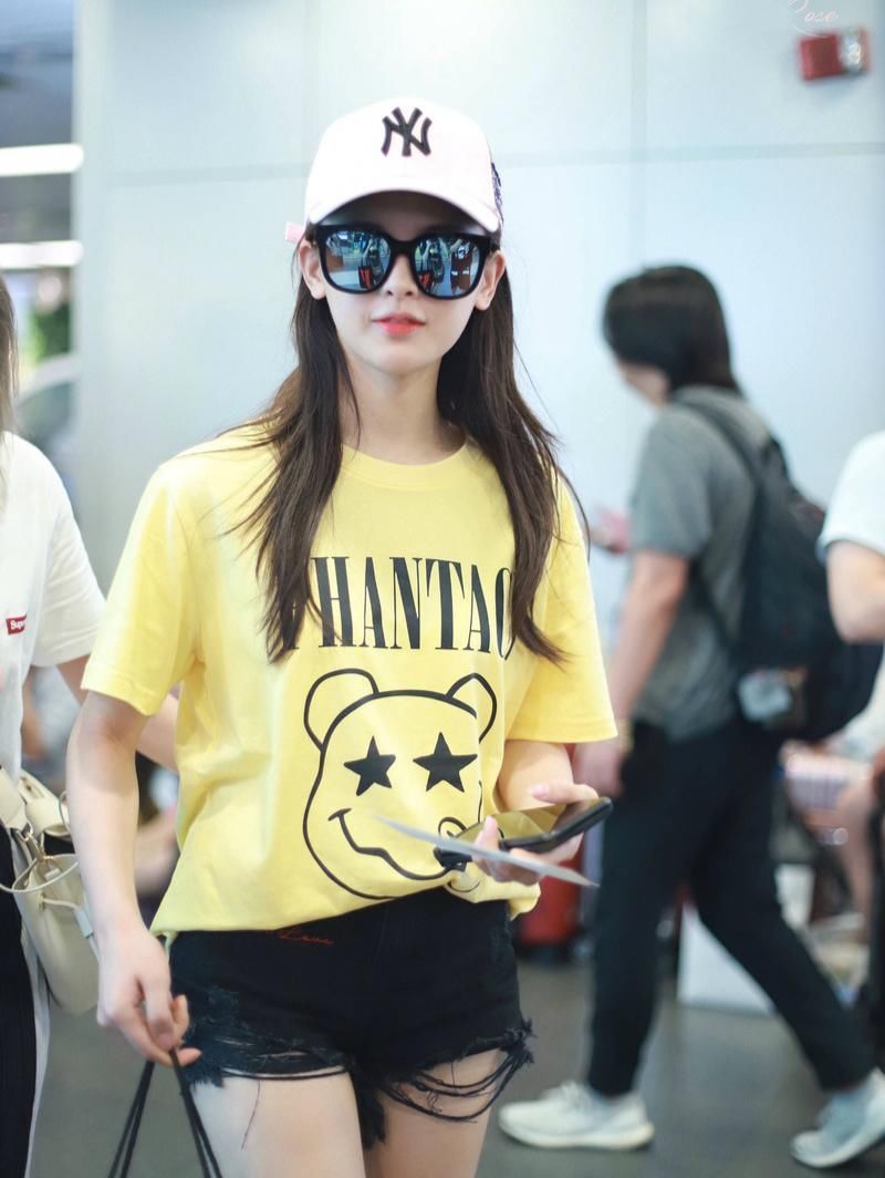 没有大长腿就别穿”狗啃式“短裤，杨超越成短腿，紫宁惨变五五分