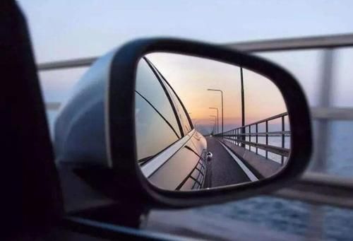  「老司机」开车遇到窄路怎么办？老司机教你4招，新手司机也能安