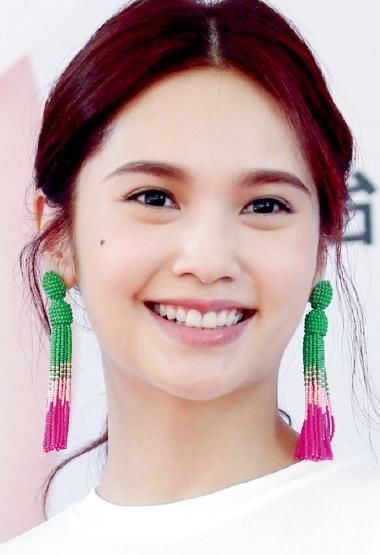 想咬自己的嘴唇一口