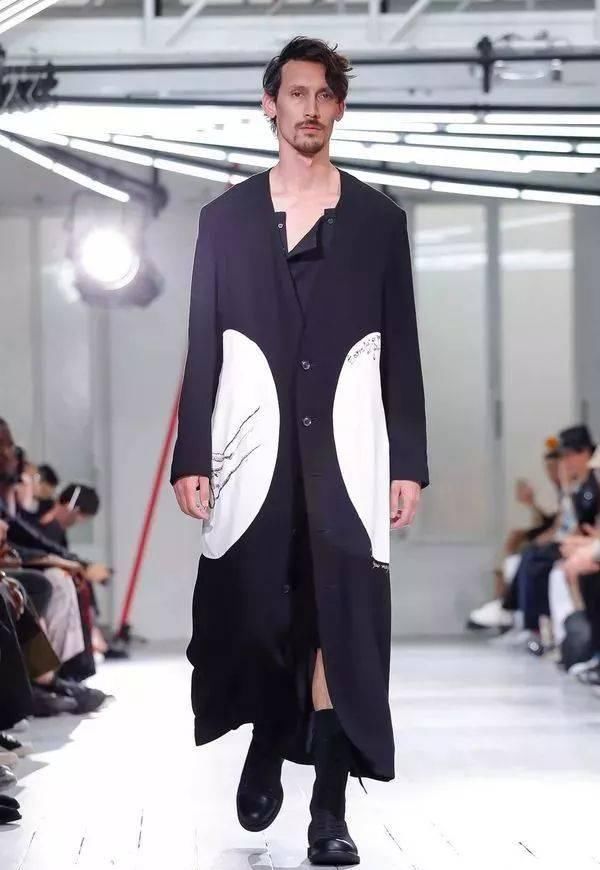 时装秀：Yohji Yamamoto 2020 春夏时装秀：山本耀司的黑色诗意想象