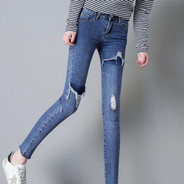 女人奔三以后,别老穿裙子,多穿这样的牛仔裤,显瘦显美特显高