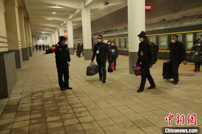  【专列】辽宁大连首趟务工人员返岗复工专列抵达庄河北站