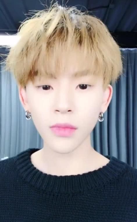 王琳凯难得戴口罩出门，这么低调，难道是被说得不敢化妆了?