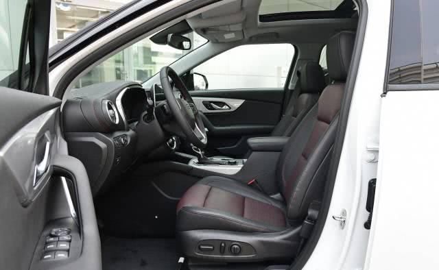  高配：中高配只卖丐版途昂价，237匹有9AT支持，5米大7座油耗7.4L