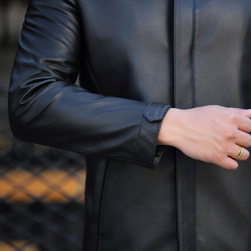 等我发工资了，一定要买这件“皮衣外套”，十件风衣都抵不上它