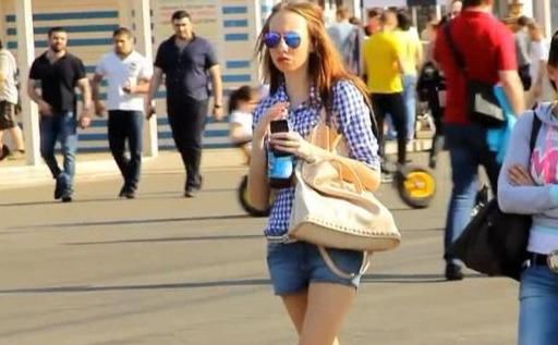 为什么去俄罗斯旅游晚上千万不要出门？因为当地女孩太彪悍了