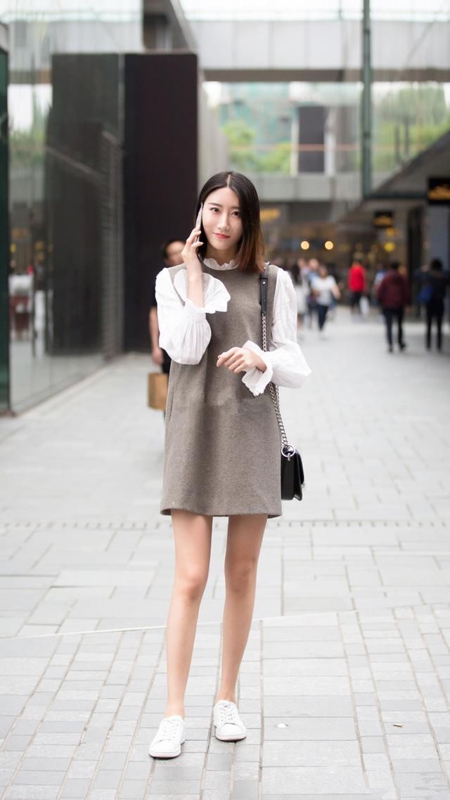 路人街拍，长的好看是一种资本，穿什么都分分钟美成女神