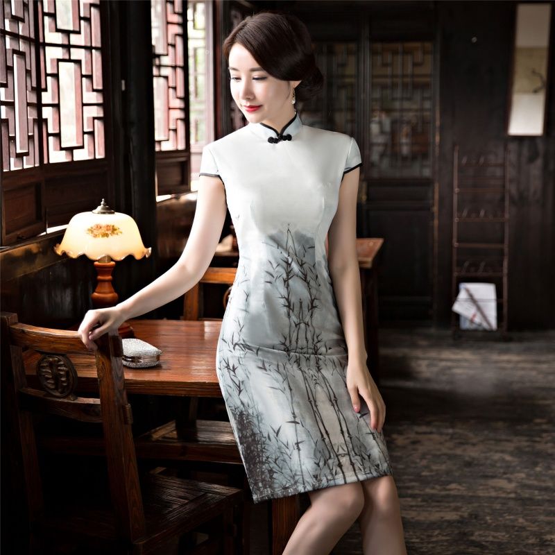 老婆今年45，穿我送的这“改良旗袍”惊艳了整个小区，真心美