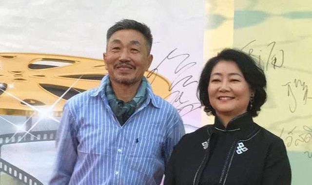  『妻子』他被大家称为老戏骨，与妻子结婚多年不离不弃，现62岁生活幸福