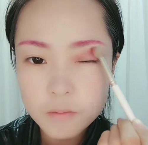 # 凑个#开始:凑个热闹,结束:民政局搬过来了,美术生仿妆“安琪拉”
