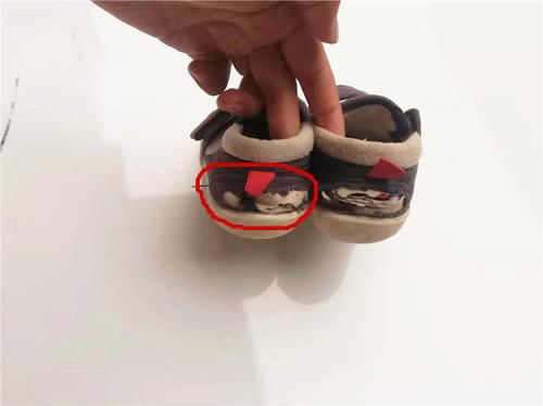 合适■如何为孩子挑选合适的鞋子,是漂亮还是实用,起火的鞋子不要买