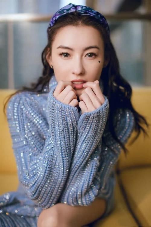  【起到固定】不要再戴“泫雅发卡”了！今年流行这款“仙女发带”，气质又时髦