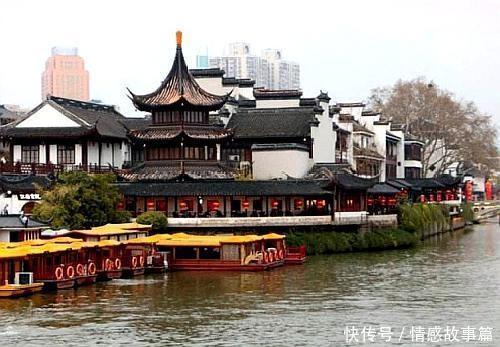 国内首条“空中列车”投入运营，这里被全国羡慕，是你家乡吗