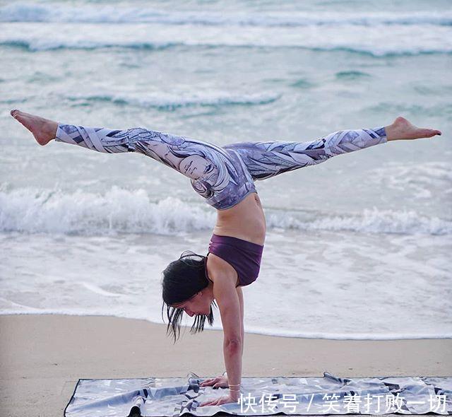 三个瑜伽拉伸体式，腿细的美眉都在练，轻松练出纤纤大长腿