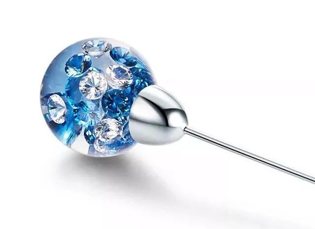 晶莹剔透的水晶球戴身上，真是又美又仙