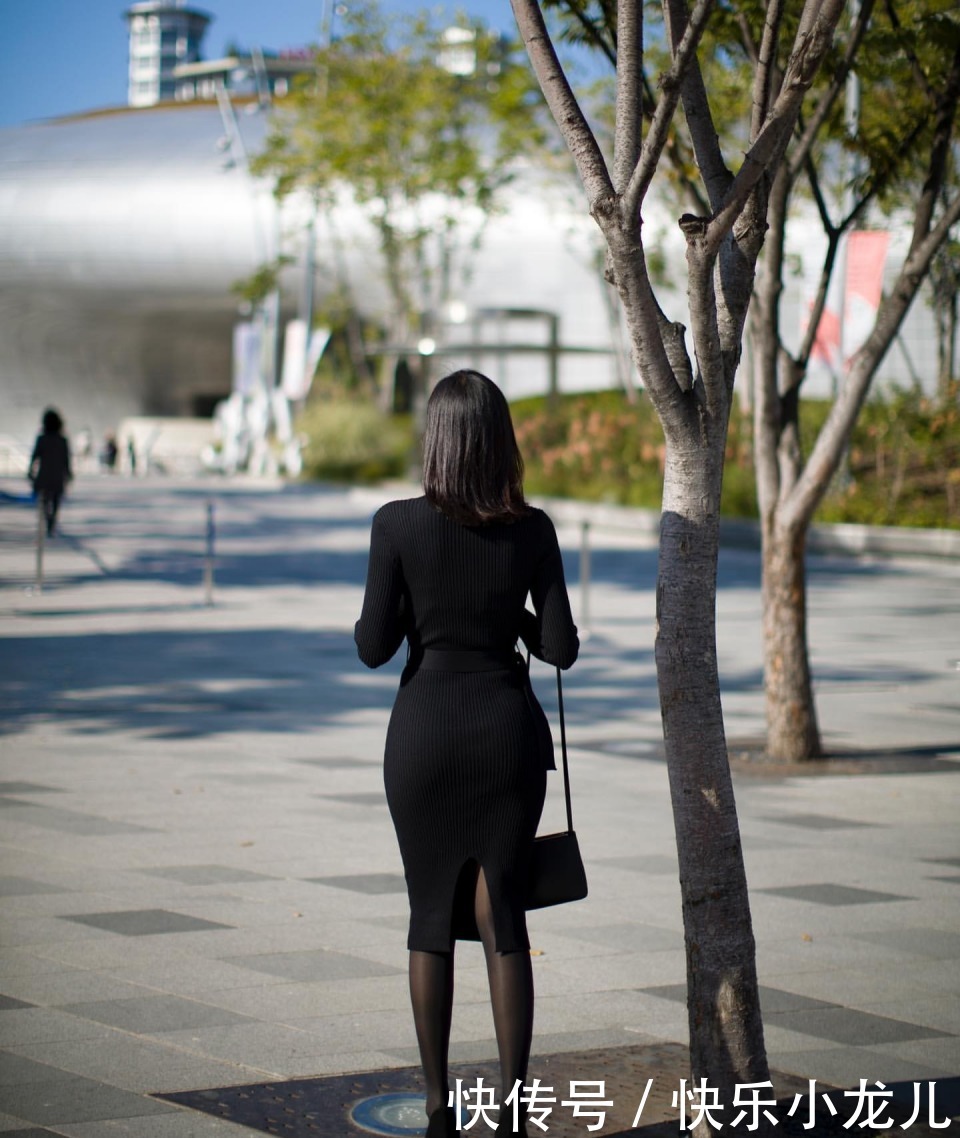 搭配|时尚穿搭:黑色连衣裙搭配,性感迷人