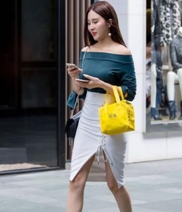 「女人」短裙尽显甜美风格,更有立体感,更突显女人优雅年轻的魅力