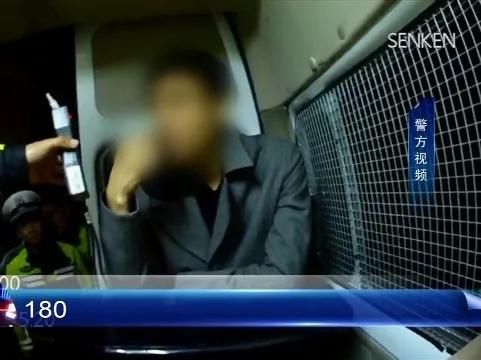  闯卡@小伙酒驾先闯卡后套近乎 民警：叫一百个哥也不管用
