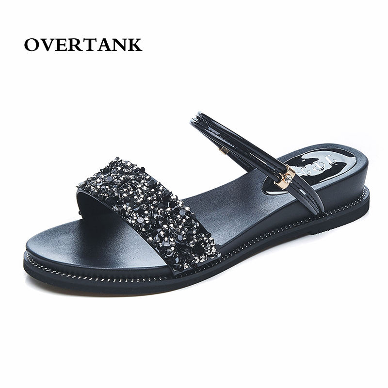 夏天只有高跟凉鞋才是女人的首选，显脚白，让男人看不够