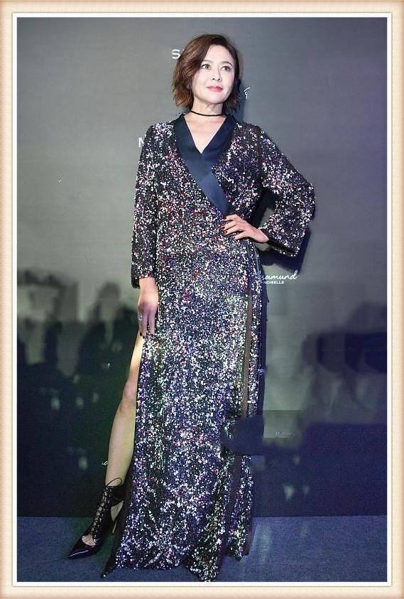 当55岁张凯丽遇上55岁关之琳,才知道保养与不保养的差距有多大!