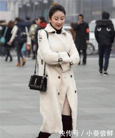 美女:时尚美女街拍:身姿丰盈的美女,展现青春活力!