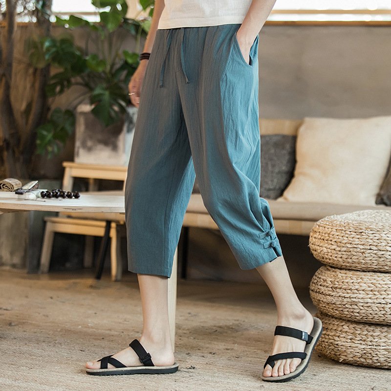 男人过35，尽量不要背心搭短裤，瞧下图男人穿法，嫩减20，帅翻天