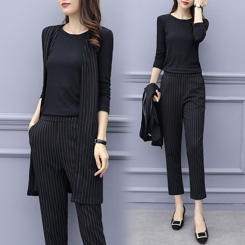 立秋过后别傻傻买裙子，学下面这些女人穿洋气套装，时髦更显美嫩