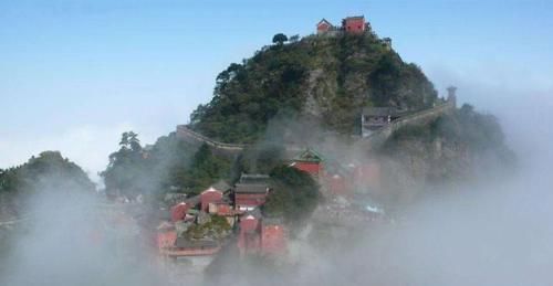  #年收入#中国最赚钱的山，光门票就230元，年收入52亿是泰山的4