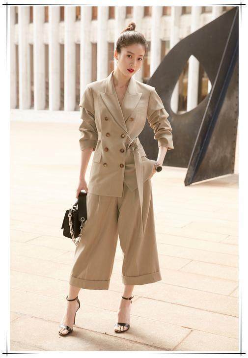 看了张雪迎的腰, 男人都要怀疑人生, 网友: 我胳膊都比这要粗!