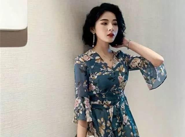  『女人』建议四十岁女人，早秋就穿这几款裙装，趁年轻赶紧美起来