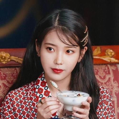  『IU』粉丝晒IU与爸爸合影，感慨长大也要请爱豆当代言人