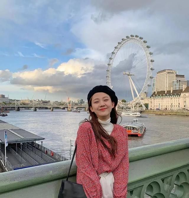  时髦：衬衫+烟管裤=2020春季最美混搭!