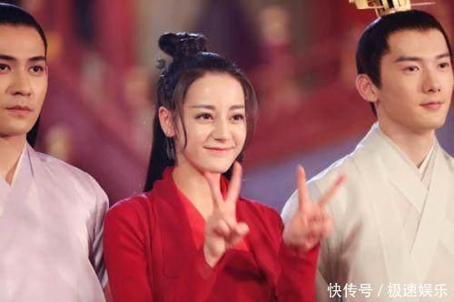 迪丽热巴与关晓彤同戴皇冠，相差5岁，这差别也太大了吧！