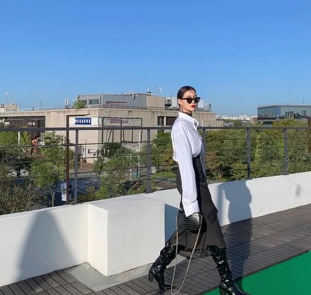  春夏：2020年的春夏，衬衫这样搭配，才足够的时髦有气质！