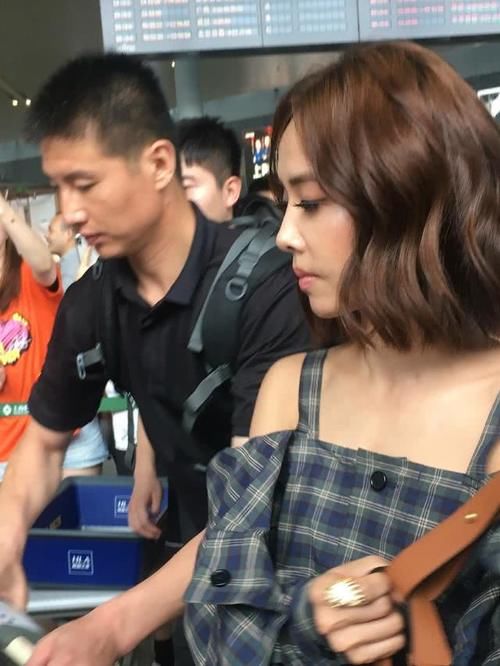 38岁蔡依林机场未修图曝光,美艳似真人芭比!网友:比精修图美