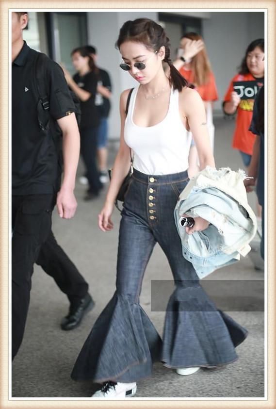 张韶涵86斤，蔡依林84斤，二人同穿小背心，干瘦丰腴差距一目了然