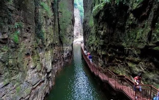 我国唯一一个破产的5A景区，景区负债8亿仍开放，矿泉水只卖1元