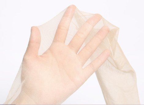 女人夏天尽量不要配黑丝袜，看下图女人这样穿，身材尽显