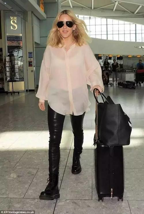 夏天那些很透的衣服，到底怎么穿出去啊？