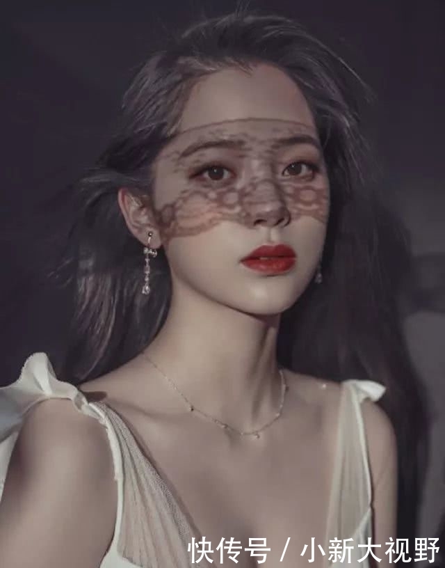  『写真』欧阳娜娜最新写真出炉，虽然不到20岁，但身材好到让人不敢相信