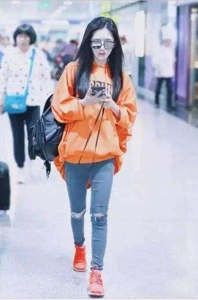 刚美了几天就又“打回原形”?谢娜这条大妈裙真是辣眼睛!